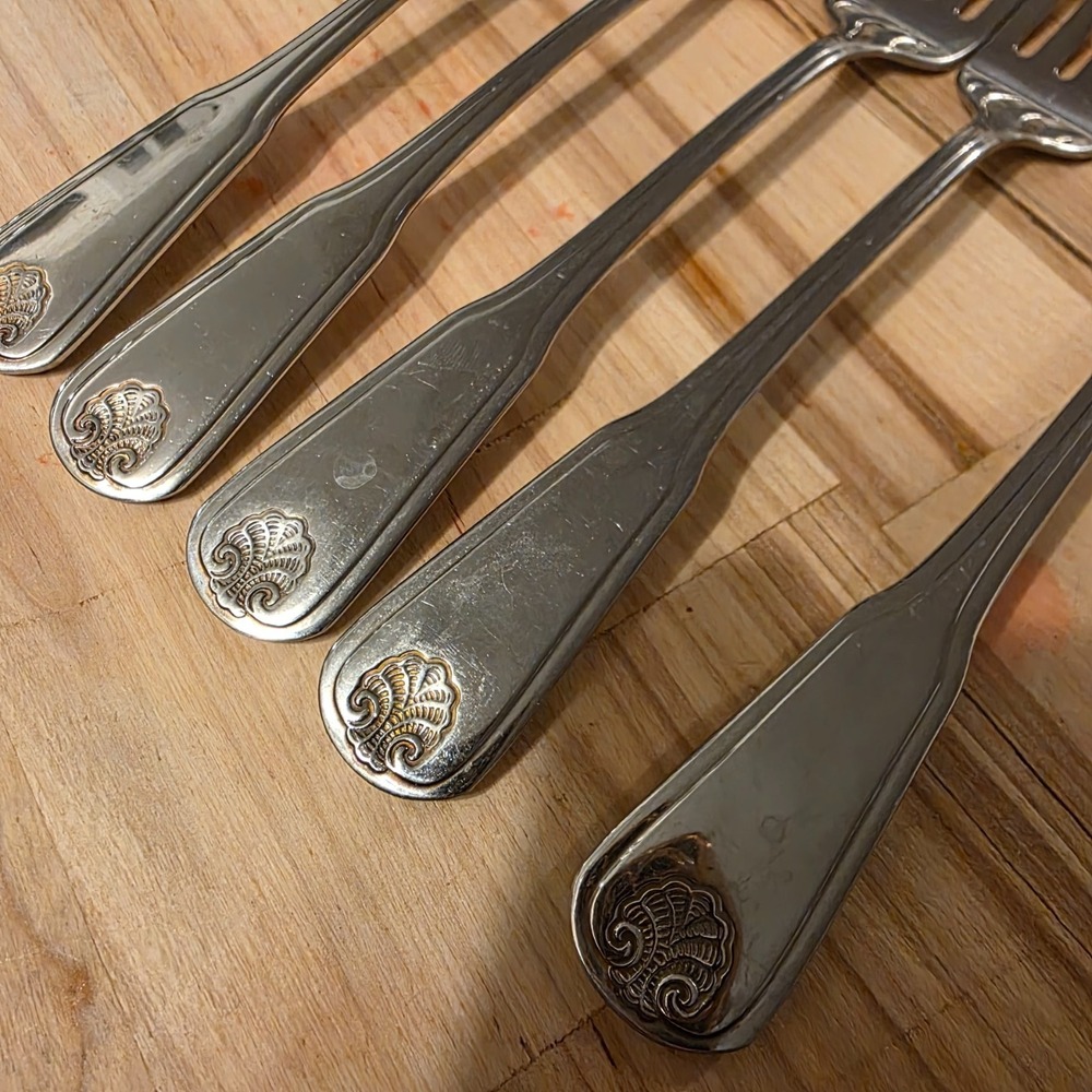 WM A ROGERS c1991 COLONIAL MOOD DELUXE STAINLESS 6 PLACE/ DINNER FORKS - Picture 2 of 3